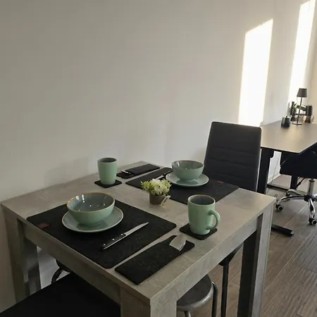 Bright With Balcony & Parking - Apolonialiving *