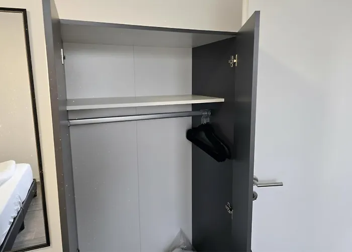 Apartment Homely Second Floor Apt-balkon Und Parken-apolonialiving *