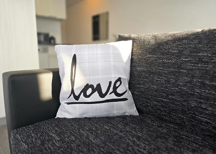 Apartment Homely Second Floor Apt-balkon Und Parken-apolonialiving *